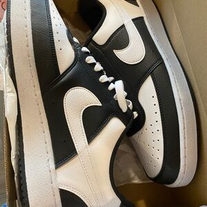 Nike Men's Classic Black and White Sneakers